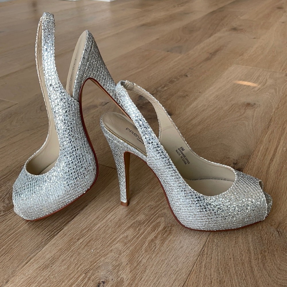 Silver sparkle open toe sling back heels size 6